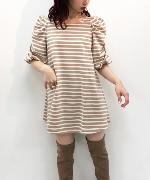 one after another NICE CLAUP（ワンアフターアナザーナイスクラップ）の「袖ギャザーチュニック（ワンピース・レディース・オフホワイト/ブラック/ブラック系その他/ベージュ系その他・FREE）」の4枚目の写真