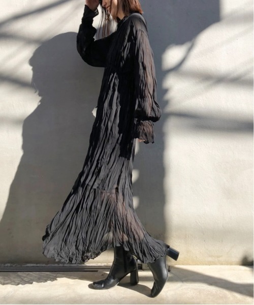 Chico（チコ）の「クリンクル2wayロングワンピース（ワンピース・レディース・ブラック/アイボリー・FREE）」の3枚目の写真