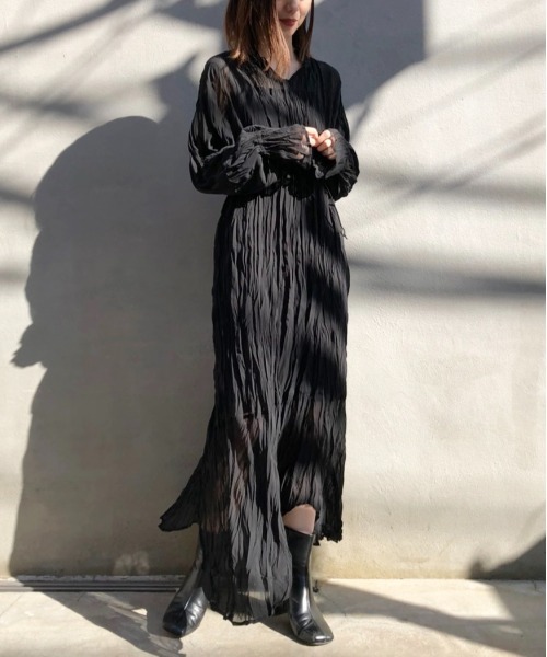 Chico（チコ）の「クリンクル2wayロングワンピース（ワンピース・レディース・ブラック/アイボリー・FREE）」の6枚目の写真