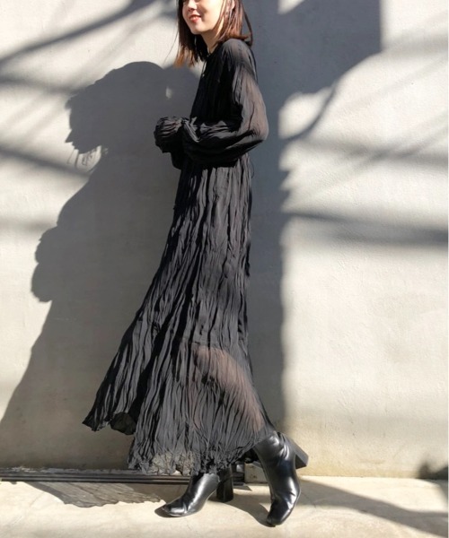 Chico（チコ）の「クリンクル2wayロングワンピース（ワンピース・レディース・ブラック/アイボリー・FREE）」の4枚目の写真