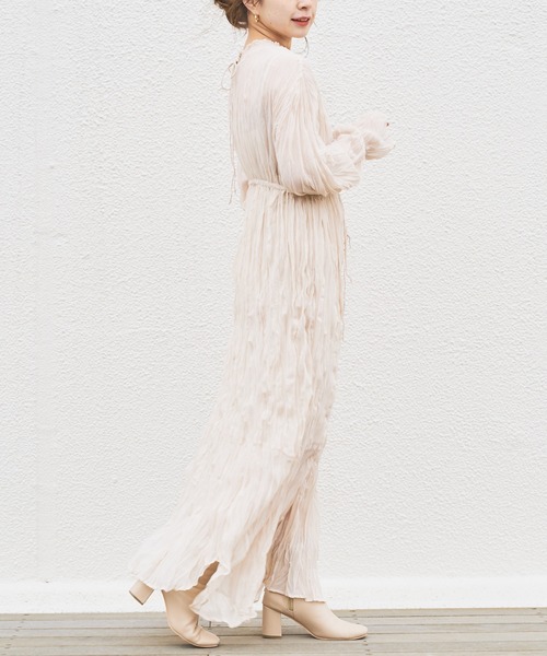 Chico（チコ）の「クリンクル2wayロングワンピース（ワンピース・レディース・ブラック/アイボリー・FREE）」の11枚目の写真