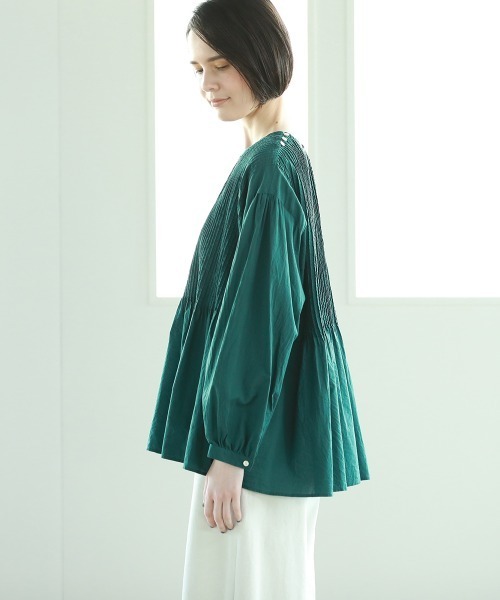 Pao de lo（パオデロ）の「ローンピンタックブラウス（シャツ/ブラウス・レディース・ベージュ/オフホワイト/グリーン・9号/7号）」の4枚目の写真