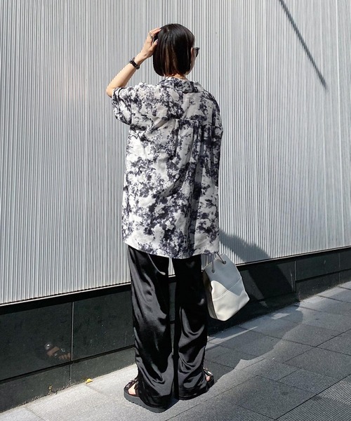 PAGEBOY（ページボーイ）の「シアーグラスプリントシャツ(半袖)（シャツ/ブラウス・レディース・ブラック系その他/グレー系その他/パープル系その他・FREE）」の20枚目の写真