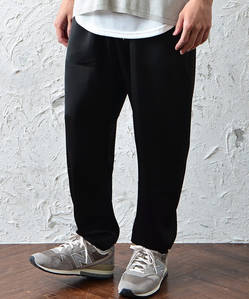 MinoriTY（マイノリティ）の「メンズグロッシー素材ワイドテーパードイージーパンツ（その他パンツ・メンズ・モカ/グレー/ブラック・L/M）」の2枚目の写真