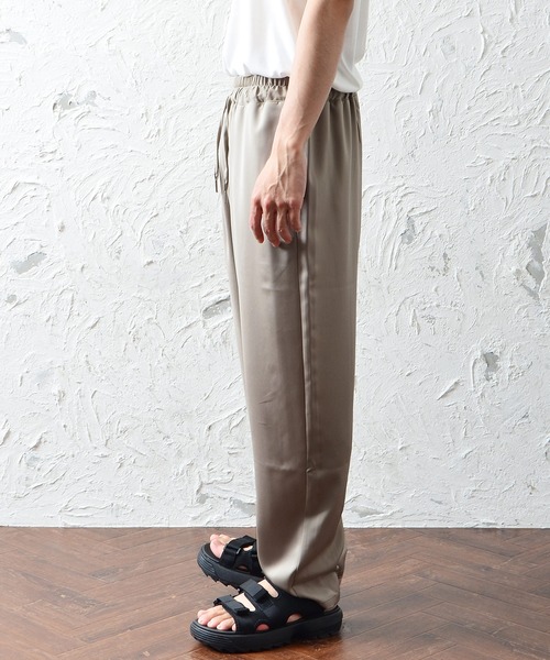 MinoriTY（マイノリティ）の「メンズグロッシー素材ワイドテーパードイージーパンツ（その他パンツ・メンズ・モカ/グレー/ブラック・L/M）」の10枚目の写真