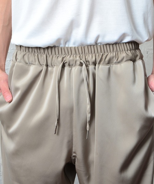 MinoriTY（マイノリティ）の「メンズグロッシー素材ワイドテーパードイージーパンツ（その他パンツ・メンズ・モカ/グレー/ブラック・L/M）」の12枚目の写真