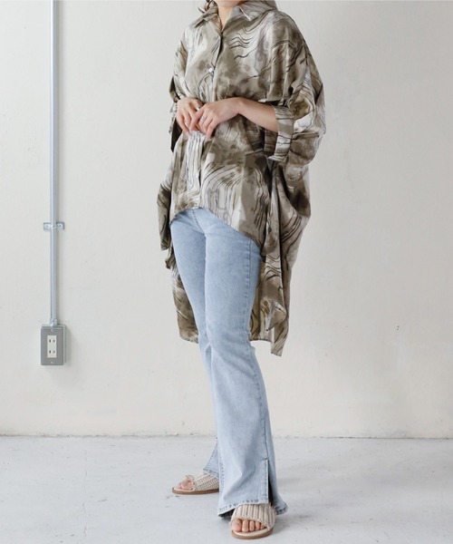 Monocoro toppi（モノコロトッピ）の「スリット入り ストレッチ フレアデニムパンツ（デニムパンツ・レディース・ライトブルー/ブルー・MEDIUM）」の7枚目の写真