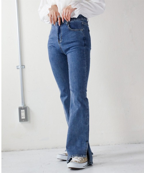 Monocoro toppi（モノコロトッピ）の「スリット入り ストレッチ フレアデニムパンツ（デニムパンツ・レディース・ライトブルー/ブルー・MEDIUM）」の12枚目の写真