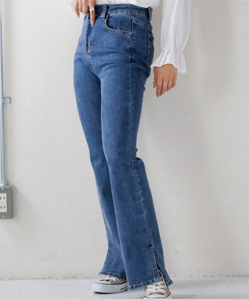 Monocoro toppi（モノコロトッピ）の「スリット入り ストレッチ フレアデニムパンツ（デニムパンツ・レディース・ライトブルー/ブルー・MEDIUM）」の15枚目の写真
