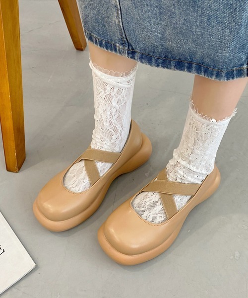 SVEC(シュベック)の「厚底 スクエアトゥ クロス ストラップ メリージェーン スニーカー(スニーカー・レディース・ブラック系その他/ベージュ/ブラック・36/38/37/39/35)」の1枚目の写真