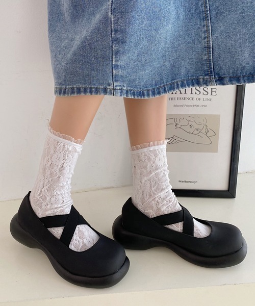 SVEC(シュベック)の「厚底 スクエアトゥ クロス ストラップ メリージェーン スニーカー(スニーカー・レディース・ブラック系その他/ベージュ/ブラック・36/38/37/39/35)」の2枚目の写真