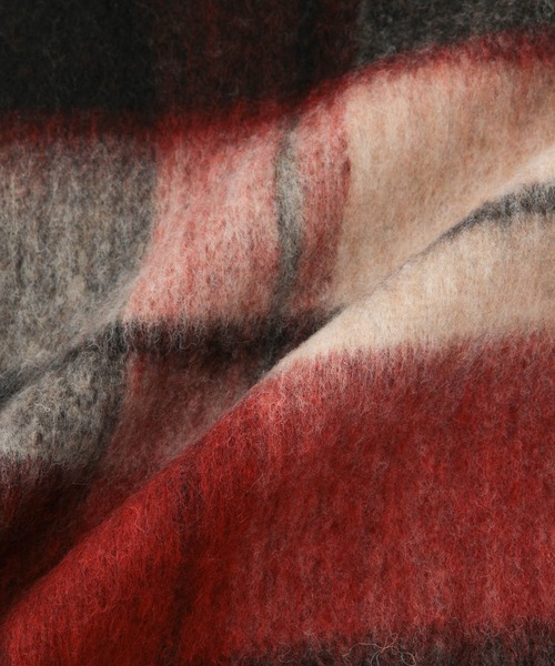 MADEMOISELLE ROPE'（マドモアゼル ロペ）の「【一部WEB限定】ブークレーボリュームチェックストール（ストール/ショール・レディース・ブラック系その他/ブルー系その他/イエロー系その他・FREE）」の6枚目の写真