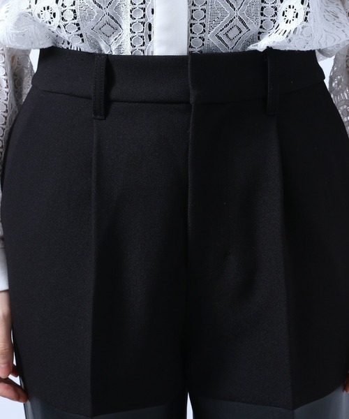 HARE（ハレ）の「シンセティックレザーコンビストレートパンツ