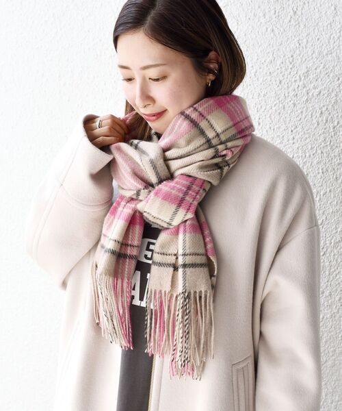 SHIPS(シップス)の「チェックカシミヤストール 21FW◆(ストール/ショール・レディース・ライトグレー/ベージュ/ナチュラル・ONE SIZE)」の12枚目の写真