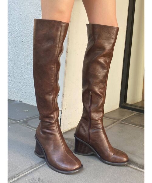EMODA（エモダ）の「アウトラインロングブーツ（ブーツ・レディース・ブラック/ブラウン・SMALL/MEDIUM/LARGE）」の2枚目の写真