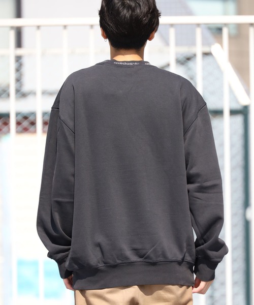 adidas（アディダス）の「adidas/アディダス DYED CREW クルースウェット ブランドロゴ 刺繍 後染め（スウェット・メンズ・チャコールグレー/ブラック・L/M/O）」の4枚目の写真