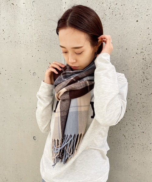 CLEA(クレア)の「チェックストールマフラー(マフラー・レディース・ブラウン/ブルー・FREE)」の13枚目の写真