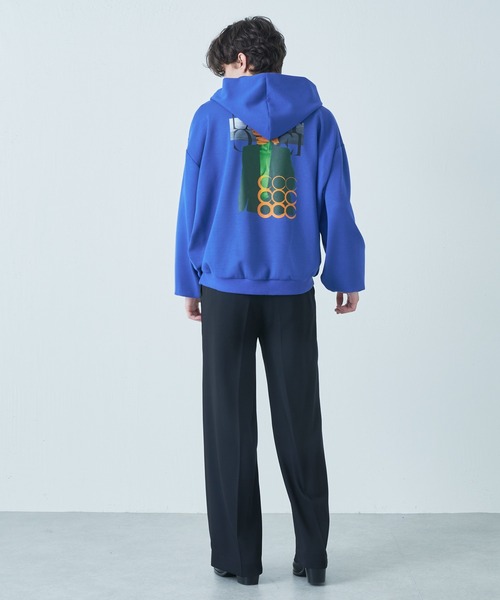 Lui's（ルイス）の「TAKE OVER プリントフーディー（パーカー・メンズ・ホワイト/ブラック/ロイヤルブルー・SMALL/MEDIUM）」の6枚目の写真