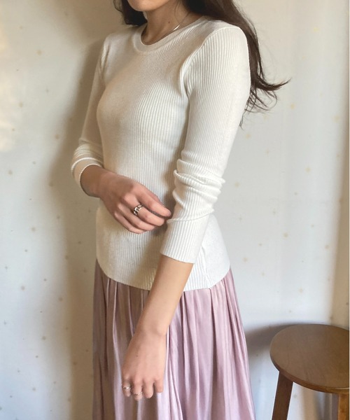 Loco Ocean(ロコオーシャン)の「シンプル クルーネックニットトップス(ニット/セーター・レディース・ホワイト/ブラック/イエロー/ブルー/テラコッタ・FREE)」の2枚目の写真