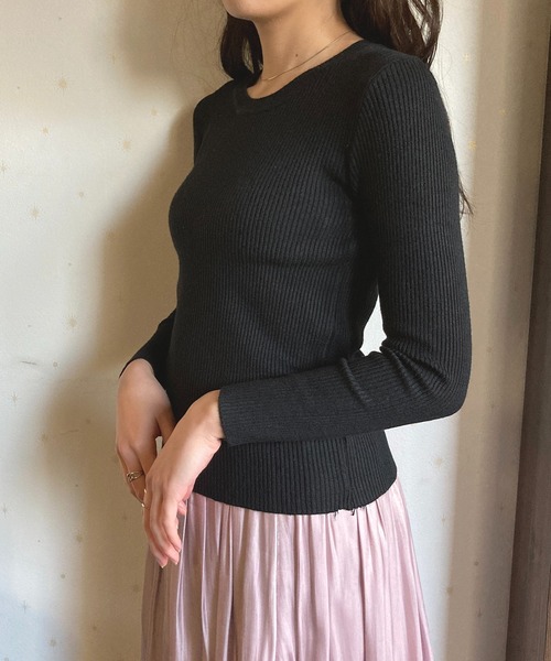 Loco Ocean(ロコオーシャン)の「シンプル クルーネックニットトップス(ニット/セーター・レディース・ホワイト/ブラック/イエロー/ブルー/テラコッタ・FREE)」の3枚目の写真
