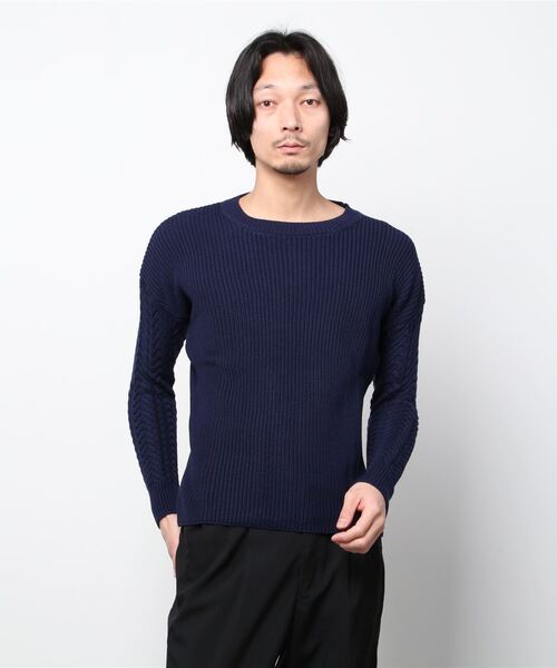 1 piu 1 uguale 3（ウノピゥウノウグァーレトレ）の「drop shoulder crew（ニット/セーター・メンズ・ネイビー/ブラック/ホワイト・Ⅳ/Ⅲ）」の3枚目の写真