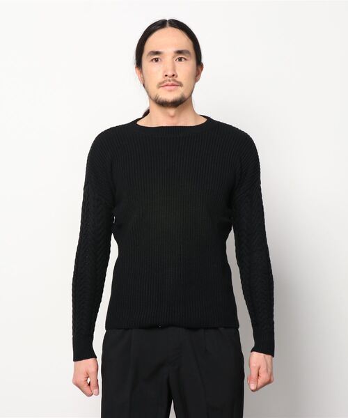 1 piu 1 uguale 3（ウノピゥウノウグァーレトレ）の「drop shoulder crew（ニット/セーター・メンズ・ネイビー/ブラック/ホワイト・Ⅳ/Ⅲ）」の2枚目の写真