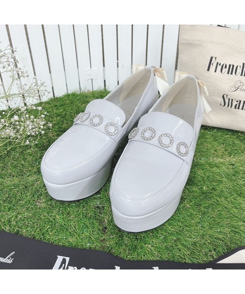 Swankiss(スワンキス)の「EV enamel loafer(サンダル・レディース・グレー/ブラック・MEDIUM/LARGE)」の5枚目の写真