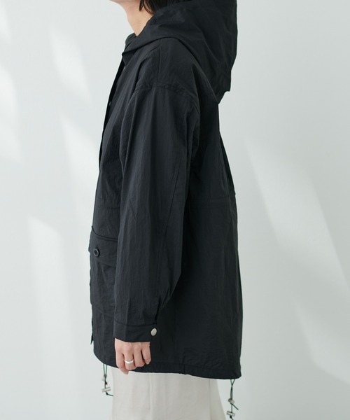 natural couture(ナチュラルクチュール)の「トレンド顔◎春めきアウター ほんわりシアーマンパ(マウンテンパーカー・レディース・オフホワイト/ブラック/サックスブルー/ベージュ・FREE)」の7枚目の写真