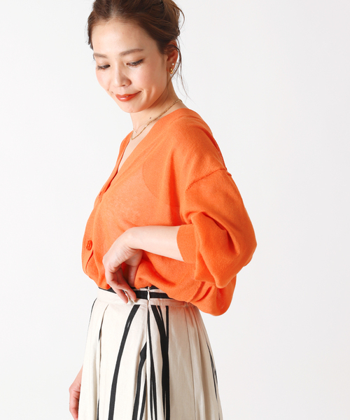 Simplicite(サンプリシテ)の「シアーVネックカーディガン(カーディガン/ボレロ・レディース・ホワイト/ブラック/オレンジ/グリーン・FREE)」の18枚目の写真