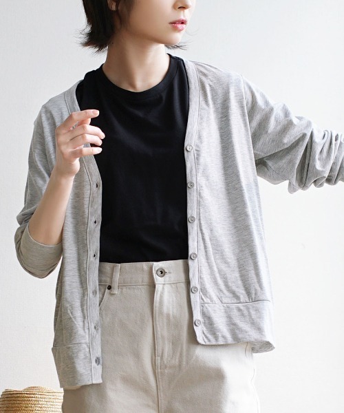 zootie（ズーティー）の「さらっと薄手で快適 UVカットカーディガン（カーディガン/ボレロ・レディース・ネイビー/杢グレー/ライトブルー/オフホワイト/ライトイエロー/ベージュ/ライトカーキ/ブラック/モカ/スモークピンク/ラベンダー/ミント・L-XL/M-L）」の4枚目の写真