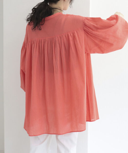 fredy emue（フレディエミュ）の「ボリューム袖ブラウス（シャツ/ブラウス・レディース・ライトブルー/オフホワイト/パープル/レッド・38）」の22枚目の写真