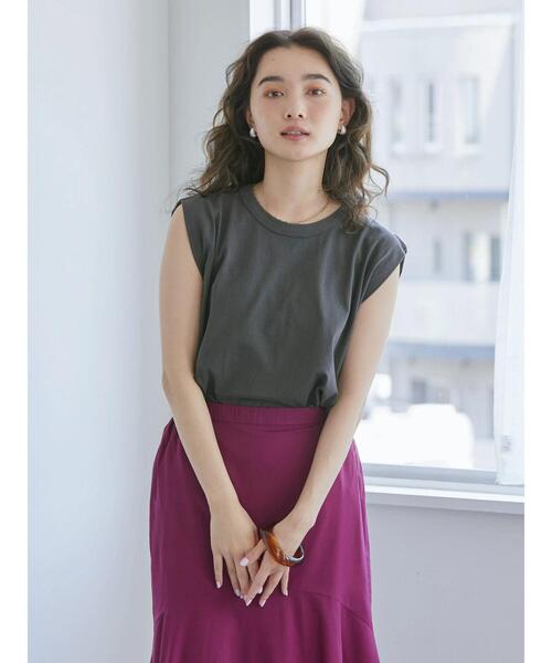 AMERICAN HOLIC（アメリカンホリック）の「ショルダータックフレンチスリーブカットプルオーバー（Tシャツ/カットソー・レディース・チャコールグレー/ベージュ/オフホワイト/ブルー・M/L）」の19枚目の写真