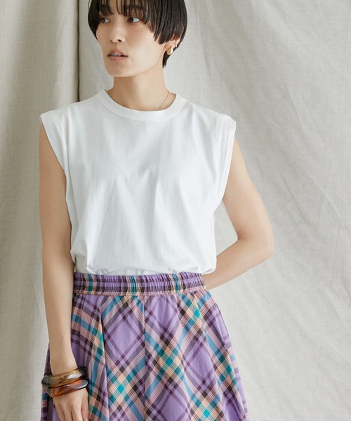 AMERICAN HOLIC（アメリカンホリック）の「ショルダータックフレンチスリーブカットプルオーバー（Tシャツ/カットソー・レディース・チャコールグレー/ベージュ/オフホワイト/ブルー・M/L）」の2枚目の写真