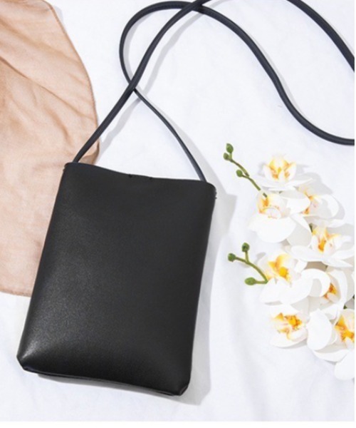 Dream garden(ドリームガーデン)の「0’s ミニショルダーバッグ・ポーチ(ショルダーバッグ・レディース・カーキ/イエロー/アイボリー/ブラウン/ブラック・FREE)」の3枚目の写真