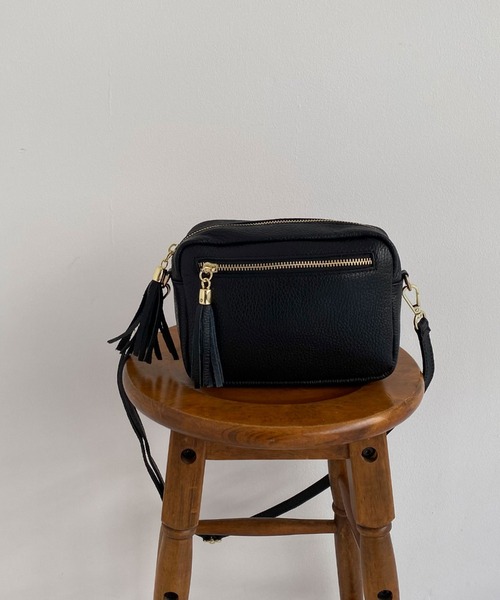 Doux archives（ドゥアルシーヴ）の「タッセル付きミニショルダーバッグ（ショルダーバッグ・レディース・ブラック/アイボリー/ダークブルー・FREE）」の3枚目の写真