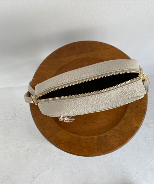 Doux archives（ドゥアルシーヴ）の「タッセル付きミニショルダーバッグ（ショルダーバッグ・レディース・ブラック/アイボリー/ダークブルー・FREE）」の17枚目の写真