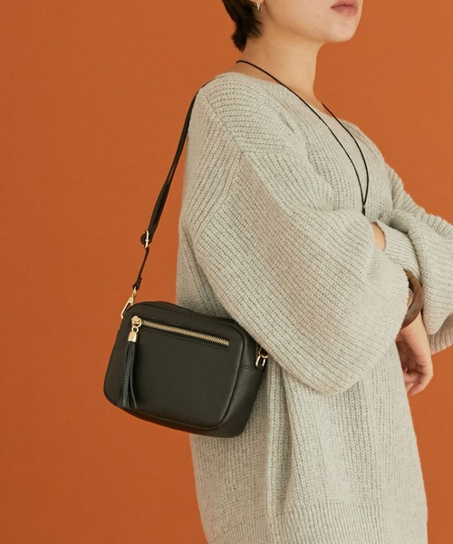 Doux archives（ドゥアルシーヴ）の「タッセル付きミニショルダーバッグ（ショルダーバッグ・レディース・ブラック/アイボリー/ダークブルー・FREE）」の14枚目の写真