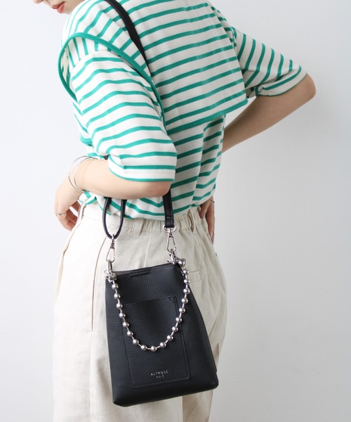 GeeRA（ジーラ）の「ボールチェーン2WAYミニバッグ（ショルダーバッグ・レディース・ブラック/アイボリー/オレンジ/ブルー・FREE）」の7枚目の写真