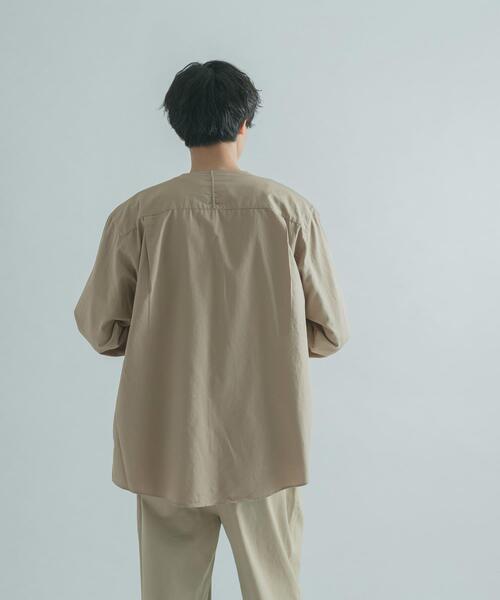 FORK&SPOON(フォークアンドスプーン)の「FORK&SPOON ノーカラーロングスリーブシャツ(シャツ/ブラウス・メンズ・ベージュ系その他/グリーン系その他・4/5)」の21枚目の写真