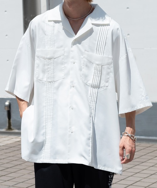 Perushu(ペルーシュ)の「ダブルポケット開襟キューバシャツ(シャツ/ブラウス・メンズ・ブラック/オフホワイト/グリーン・MEDIUM/LARGE)」の2枚目の写真