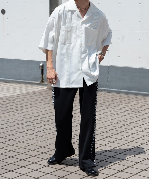 Perushu(ペルーシュ)の「ダブルポケット開襟キューバシャツ(シャツ/ブラウス・メンズ・ブラック/オフホワイト/グリーン・MEDIUM/LARGE)」の12枚目の写真