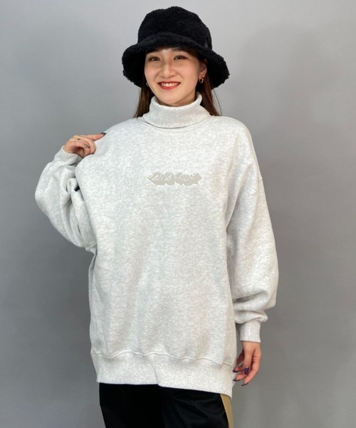 SANTA CRUZ（サンタクルーズ）の「【ムラサキスポーツ別注】SANTACRUZ/サンタクルーズ  ビッグシルエット/オーバーサイズ/無地ワンポイントロゴタートルネックスウェット   502223335（スウェット・レディース・ブルー/グレー/ブラック/レッド・L/M）」の15枚目の写真