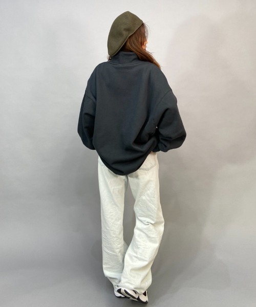 SANTA CRUZ（サンタクルーズ）の「【ムラサキスポーツ別注】SANTACRUZ/サンタクルーズ  ビッグシルエット/オーバーサイズ/無地ワンポイントロゴタートルネックスウェット   502223335（スウェット・レディース・ブルー/グレー/ブラック/レッド・L/M）」の14枚目の写真