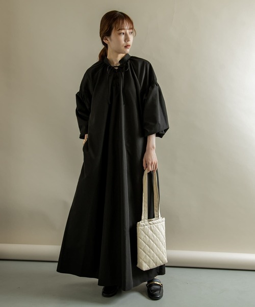 SMELLY(スメリー)の「キルティングミニトート(トートバッグ・レディース・ブラック/アイボリー・-)」の5枚目の写真