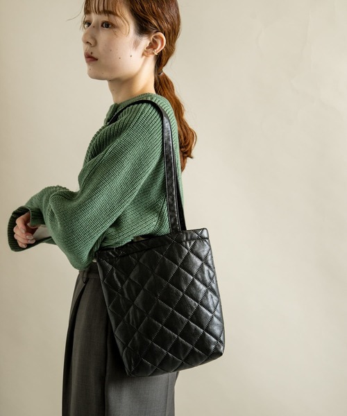 SMELLY(スメリー)の「キルティングミニトート(トートバッグ・レディース・ブラック/アイボリー・-)」の6枚目の写真