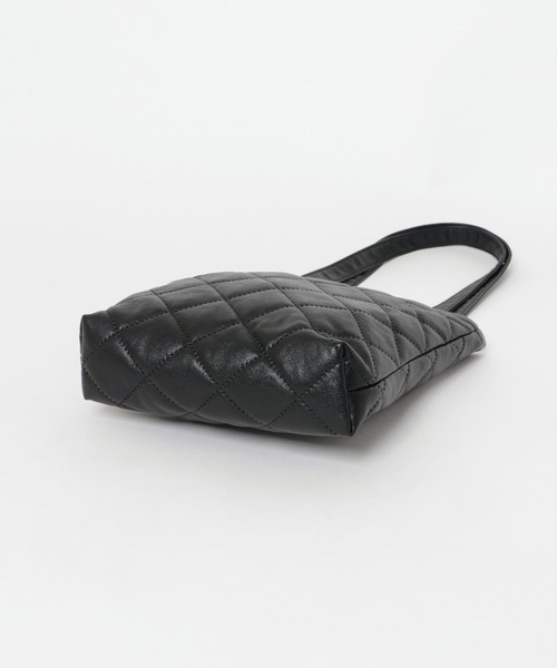 SMELLY(スメリー)の「キルティングミニトート(トートバッグ・レディース・ブラック/アイボリー・-)」の11枚目の写真