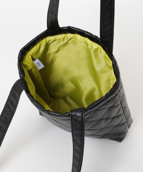 SMELLY(スメリー)の「キルティングミニトート(トートバッグ・レディース・ブラック/アイボリー・-)」の12枚目の写真