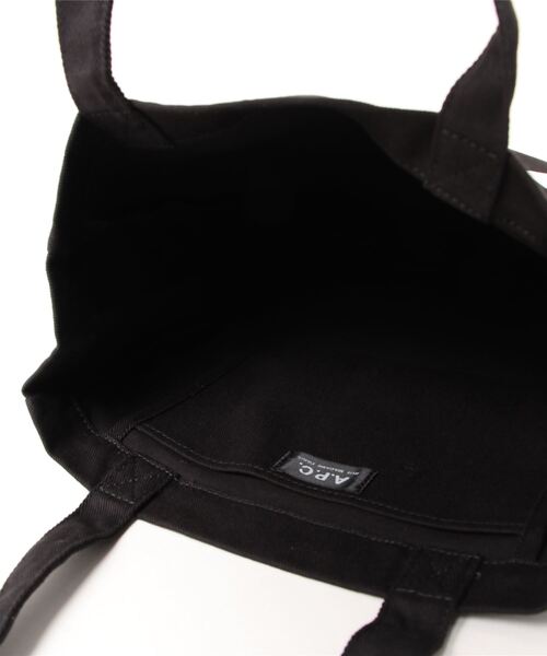 A.P.C.（アーペーセー）の「TOTE LAURE（トートバッグ・メンズ・ブラック・ONESIZE）」の2枚目の写真