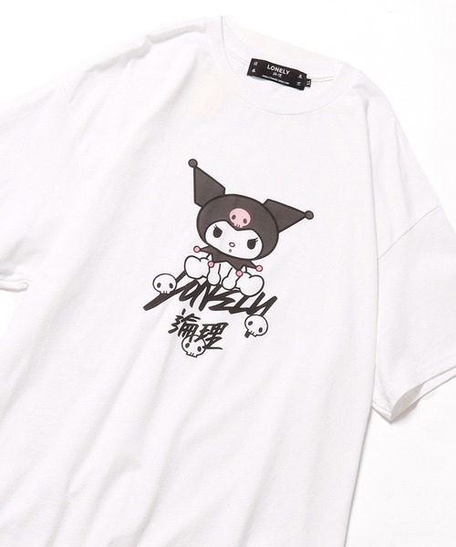 LONELY/論理(ロンリー)の「LONELY(論理)/ロンリー×SANRIO/サンリオ KUROMI TAGGING TEE 半袖Tシャツ(Tシャツ/カットソー・メンズ・ホワイト/ブラック・M/XL/L)」の2枚目の写真