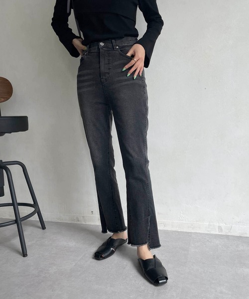 CAPRICIEUX LE'MAGE（カプリシューレマージュ）の「ストレッチスリットデニム（デニムパンツ・レディース・ブラック/ネイビー・38/36）」の2枚目の写真